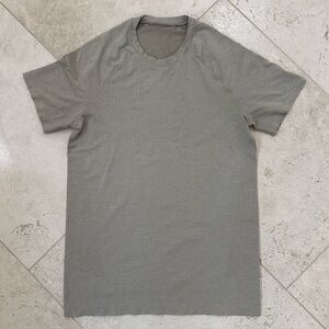 lululemon Metal Vent Tech Short-Sleeve Shirt, color: light gray/raw linen